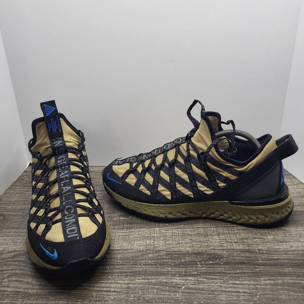 Nike Men's Black and Tan Sneakers